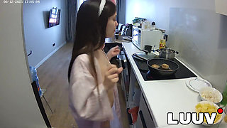 LUUV. The sexy Grossy cooks dinner topless on home camera