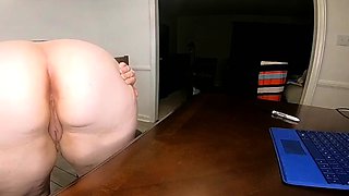 amateur lovebi flashing ass on live webcam