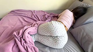 My stepsister and i share a bed again, she makes me cum all over her big ass