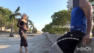 Beuatiful Bhabhi Sex with a Delevery Boy at Roadside