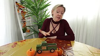 Step Sister Breezy Bri Blowjob Before Thanksgiving - Amateur Homemade Roleplay with Dee Williams