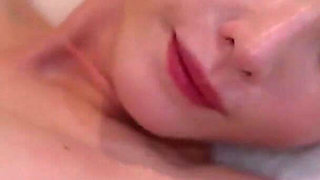 Perfectly Matched in Body and Soul, Their Feelings and Lips Entwine in an Intense Kissing Soap. Chapter.2