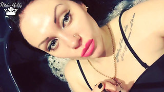 Wet hair & pink lips & soles worship