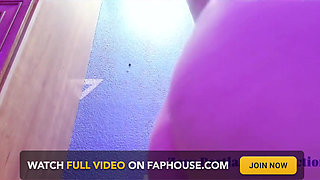Zoey Portland Shows off Her Sexy Stepmom Body in the Bathroom!and Sees How Many Fingers She Can Fit in Her Tight Pink Pussy This