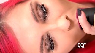 Roxy Keogh: Fetish Frenzy with Dildo & Latex-Clad Curves
