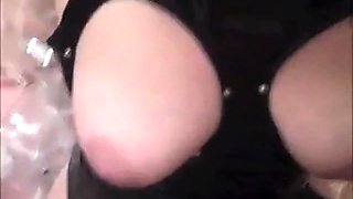 Deutscher Crossdresser spielt mit Frau in Latexunterwsche