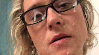 Horny Slut Swallows Every Drop of Cum From Fat Cock