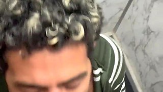 Encontrei ele no elevador se exibindo