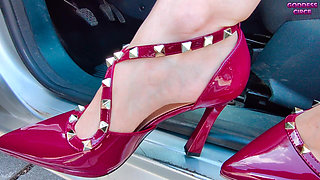 I Smoke a Cigarette and Show My Divine Shoes