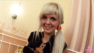 Fantastic side chick at facial action