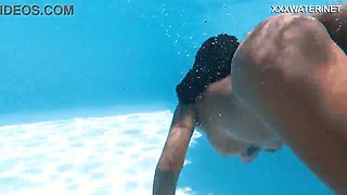 xxxwater, underwater gals, underwatershow, pool ladies