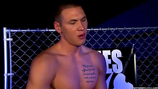 Fighters who love take turns on a petite lad