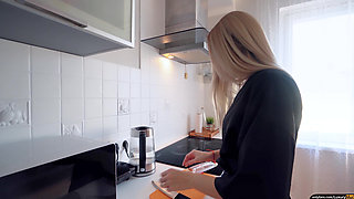 Home Story Laid My Stepmom on the Kitchen Table and Fucked a Young Bitch