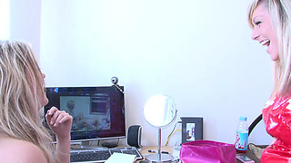 Babes Watching Backstage Their Sexy Scenes and Laugh