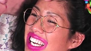 Asian amateur with white stockings toy fucking her clit