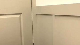 Amateur milf with big ass makes herself cum