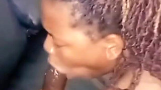 Ebony Bagzkizz introducing her dildo's