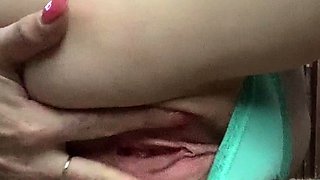 Amateur czech teen in her first toy induced orgasm