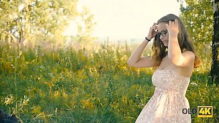 Old4k. grandpa decides to bonk sweet lady he meets in the new air