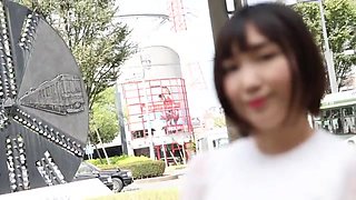 スレンダーな奥ゆかしい人妻が男の体を貪る乳首責めビッチなフェラ