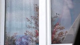 Naked MILF in Public: Blonde Wife Without Panties Washes Window as Taxi Driver Watches