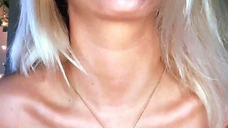 amateur sweetdesire12 flashing ass on live webcam