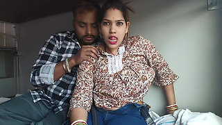 Hot Desi Couple Fucking Inside the Train Journey Full Nude Sex Video