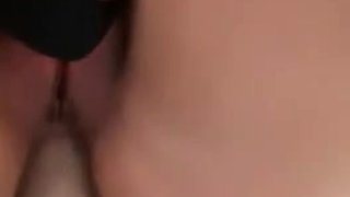 Je me gode le cul dans la douche