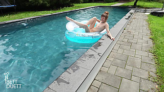 Uncut - Pool Masturbation on Vacation!!