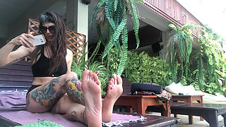 Smoking Fetish & Feet Outdors