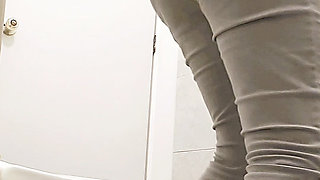 YOUNG MOTHER SHOWS OFF HER CUTE BUTT AND HER HUGE PANTIES