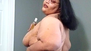 Fat Slut All Oiled up
