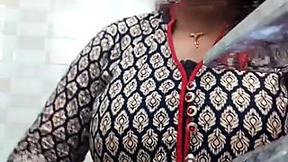 Indian Big Boobs Girl Showing Armpit