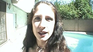 Brunette Babe Gives Poolside Blowjob in Amateur Video