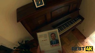 Debt4k. this facehole does its job perfectly