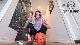 6'7 Tall Goddess One-handed Basketball Hold Challenge How Long Can These Huge Hands Dominate?
