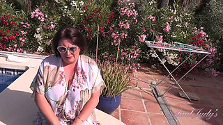 A Poolside Chat with Your Busty Stepmom JoJo Robinson Turns Into Taboo JOI