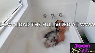 Asian teen masturbated during hot bath
