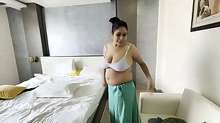 Kamwali Bhai Landlord Affair - Indian Maid fucked by Malik For Extra Pay