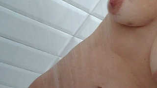 I Washing My Hairy Pussy and Pee at the Same Time