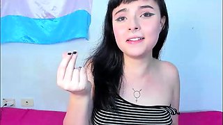 Amateur webcam babe showing her sexual goods