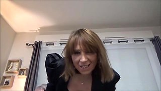 lady resille bourgeoise et chienne a souhait