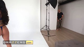 Brazzers - megan mistakes gets her make-up done then delivers a hot studio rail with a facial cumshot finish