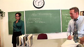 Hot brunette with big boobs gives hot blowjob