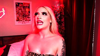 Scarlett does her first lesbian scene with Titi