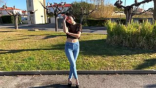 Anissa perverts her visitor... - Jacquie et Michel TV