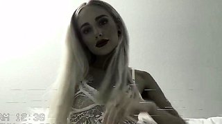 Webcam blonde Freundlich fucks a sex toy