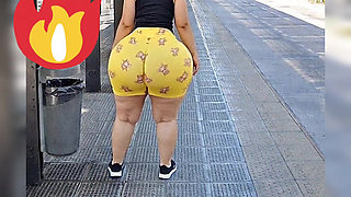 Big ass waiting for the bus in Argentina