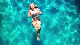 Enjoy their harsh threesome with an improvised sex machine