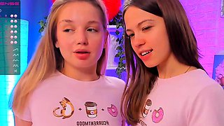 Small tit babe fingers her tight pussy on cam